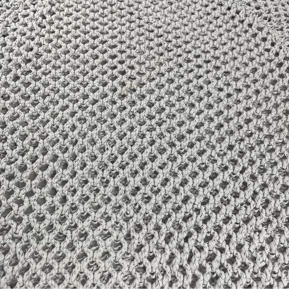 š5/$25 BCBG Maxazria Net Open Crocheted Pearl Gray Cropped Top Sweater Size S - Picture 10 of 14